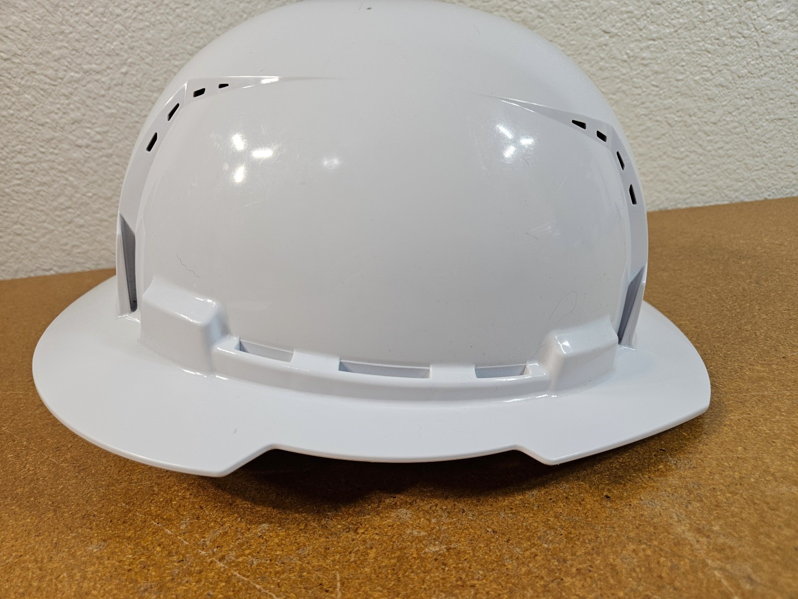 Tesla Milwaukee BOLT White Full Brim Hard Hat 4pt Ratcheting Suspension Type 1