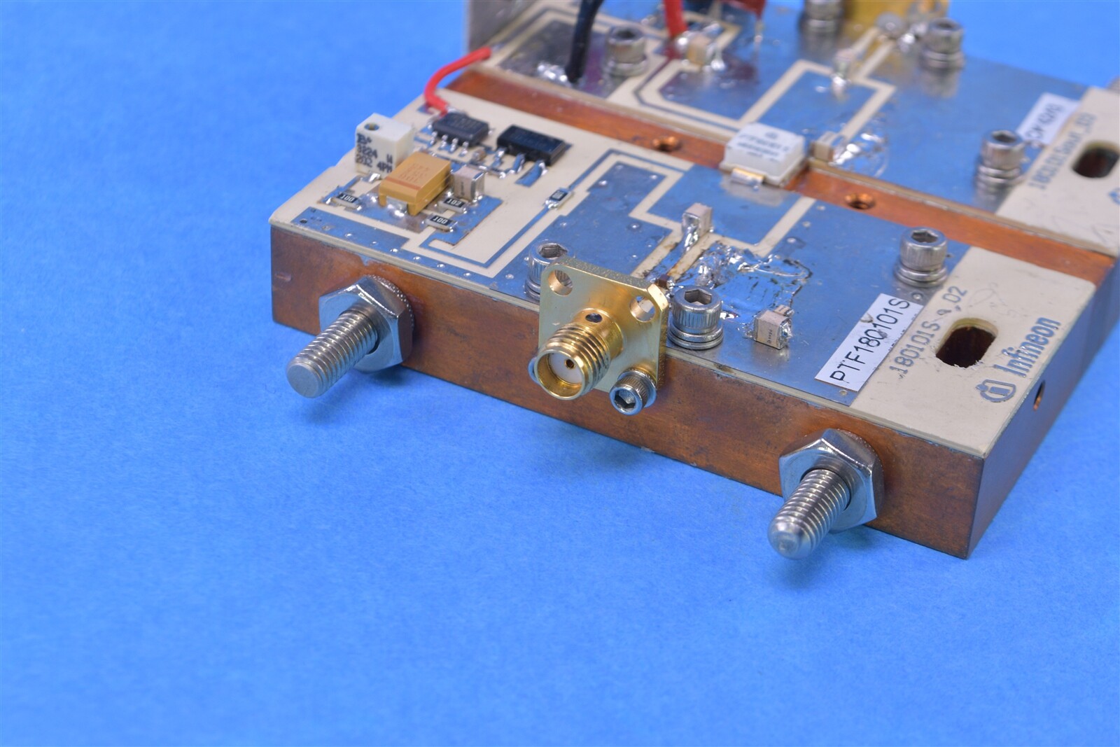 Infineon RF Mosfet LDMOS 28 V 180 mA 1.99GHz 19dB 10W H-32259-2 Board PTF180101S