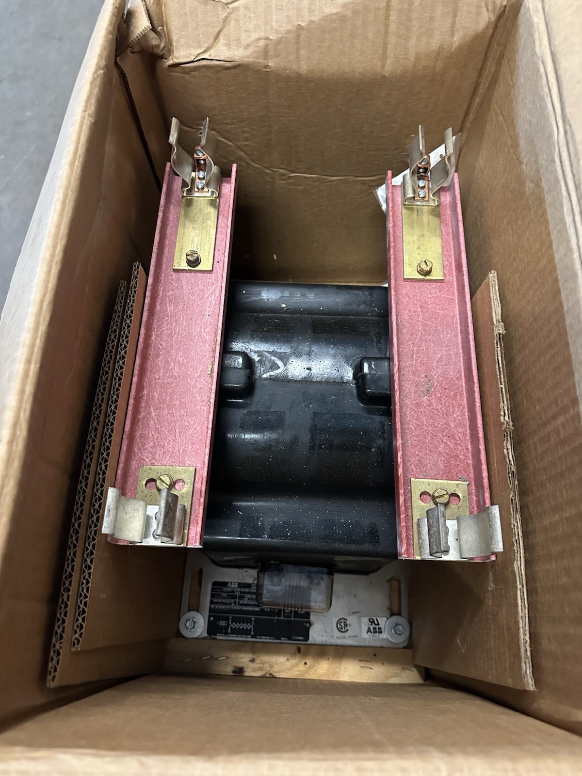 ABB VIZ‑11 Indoor Voltage Transformer 9628A17G07 – 15kV, 110kV BIL, OEM