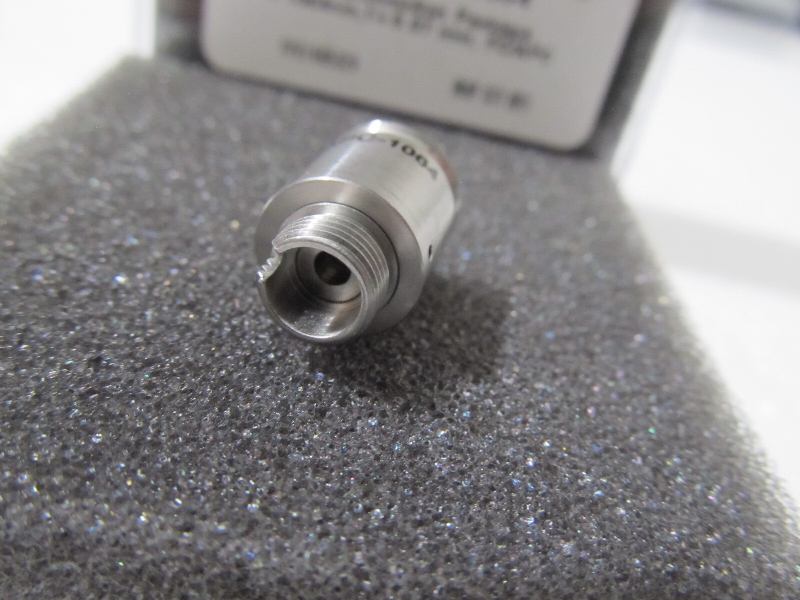 THORLABS 1064 nm, f = 8.07 mm, NA = 0.50 FC/APC Fiber Collimation Pkg. F240APC