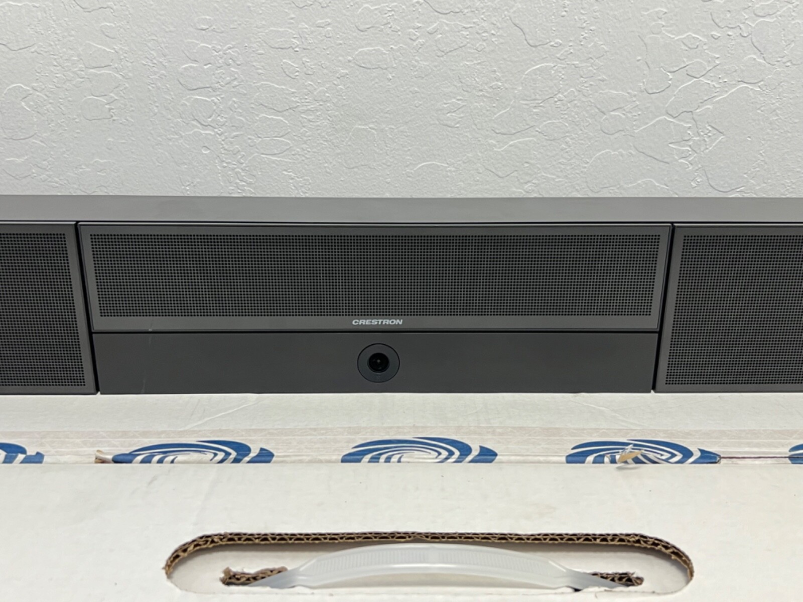 Crestron UC-SB / UC-SB1-CAM-FLEX UC Video Conference Smart Soundbar and Camera