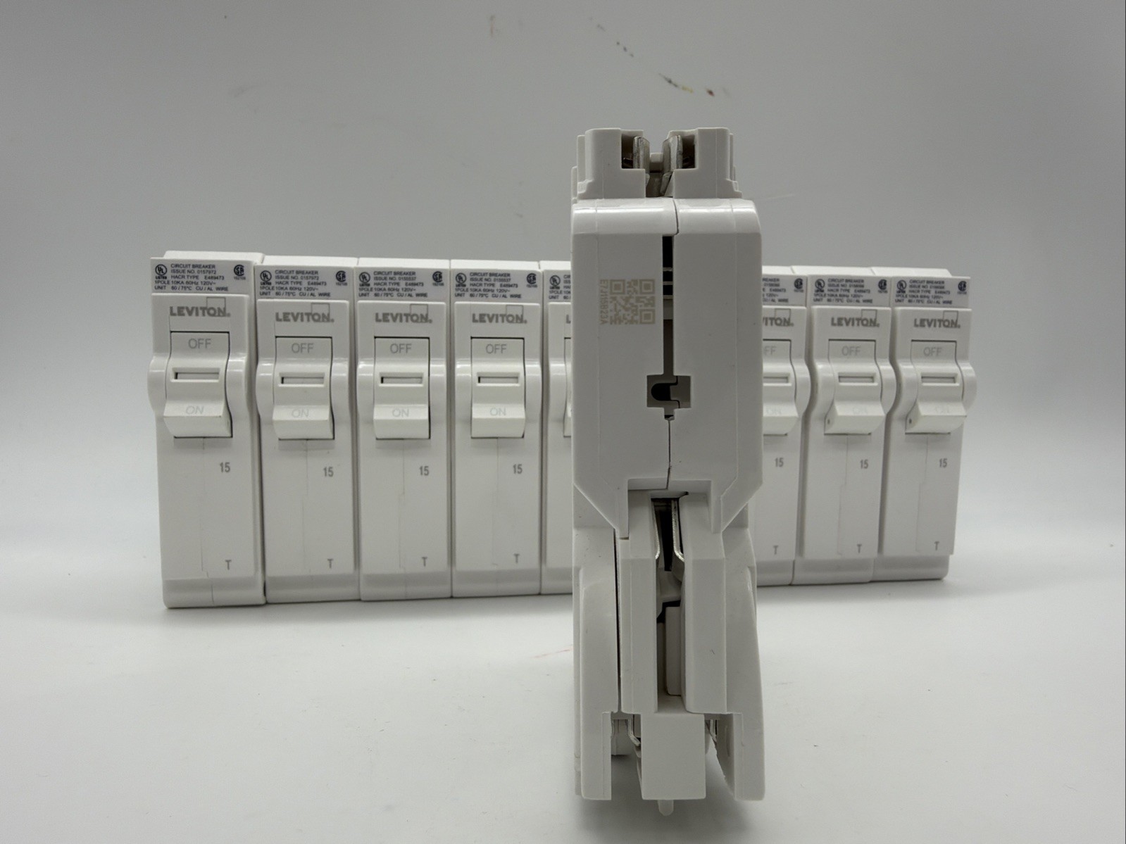 10 pcs LB115-T Leviton Standard 1-Pole 20A 120V Thermal Magnetic Circuit Breaker