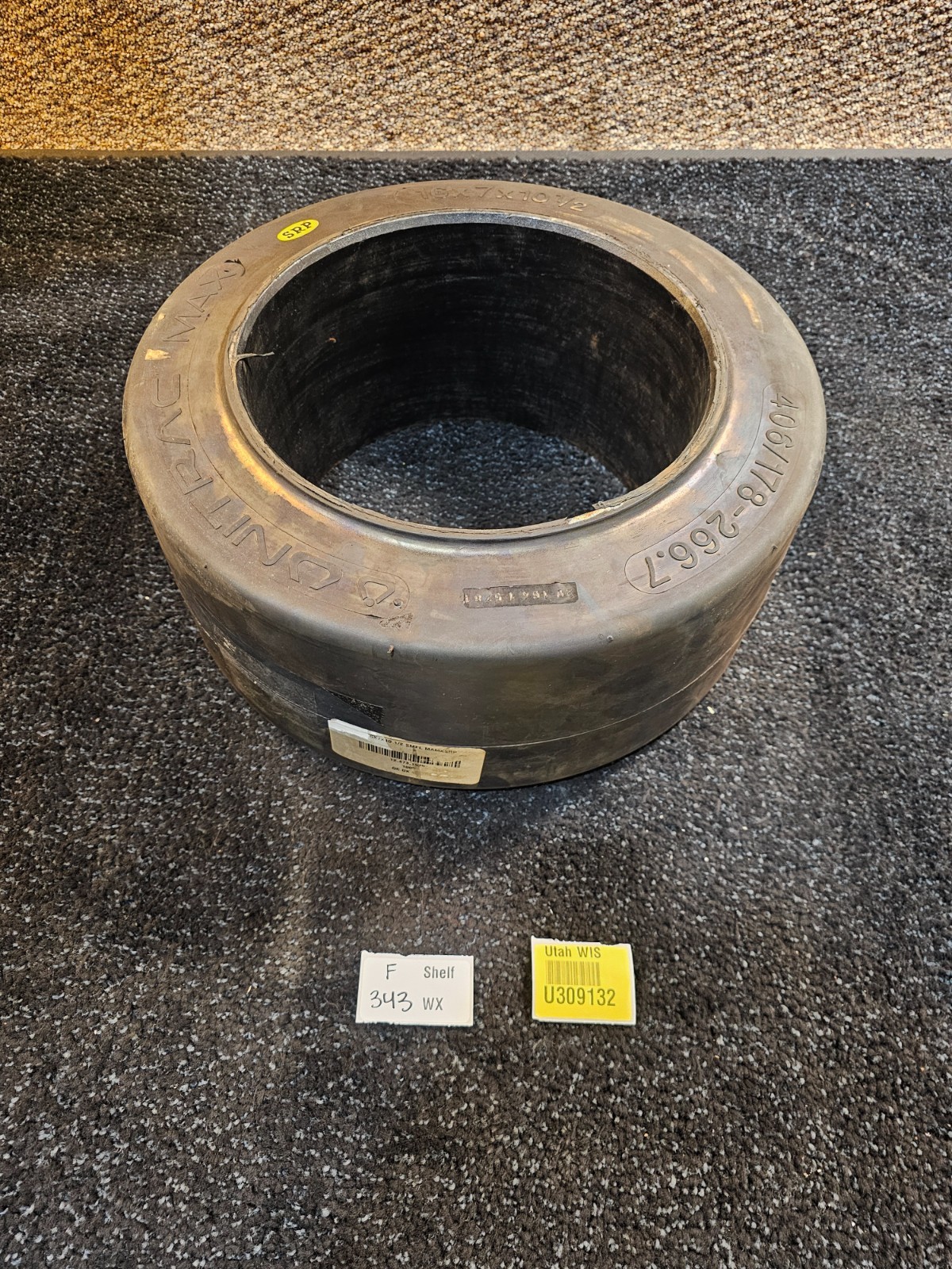 (QTY 1) Unitrac Max 16x7x10-1/2 Smooth Press-On Forklift Tire 406/78-266.7