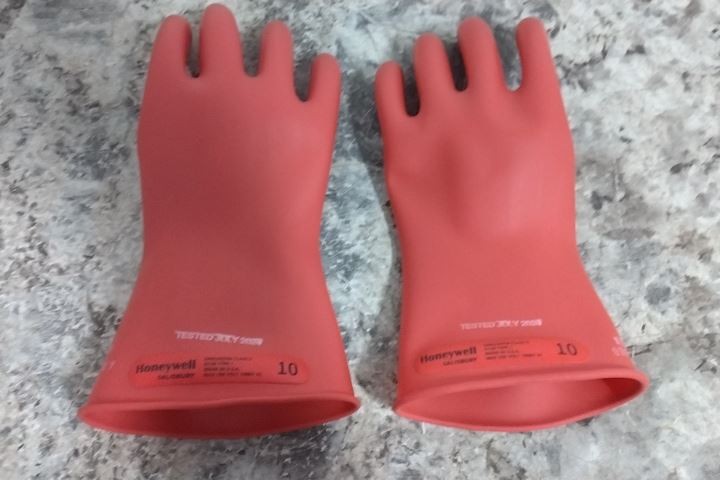 Salisbury GK011R/10 Size 10 Class 0 Red Electrical Glove Kit (BW)