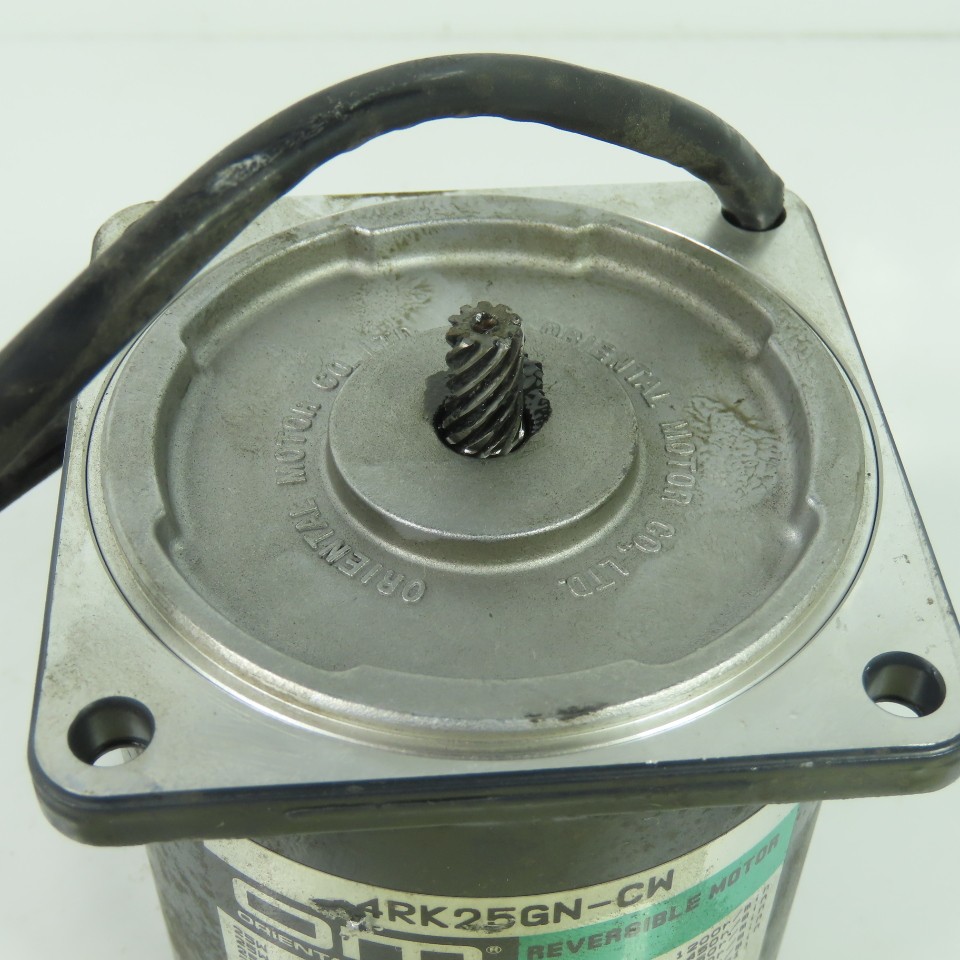 Oriental Motor 4RK25GN-CW Reversible Motor 200-230V 1450RPM 25W