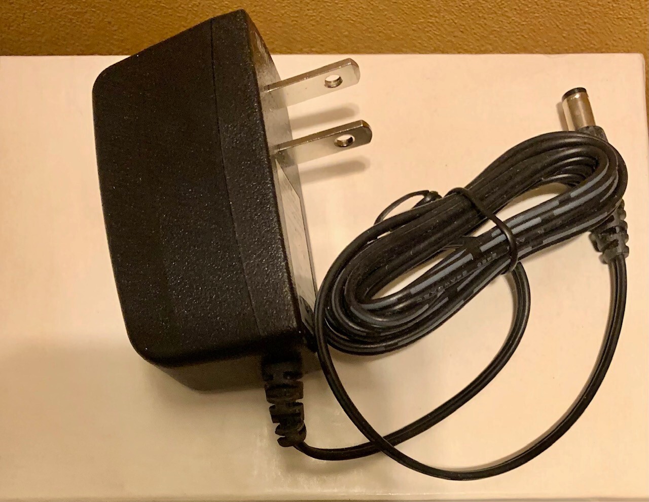 DVE Switching Adapter DSA-6PFE-05FUS, output 12V, 0.6A *NEW* free shipping
