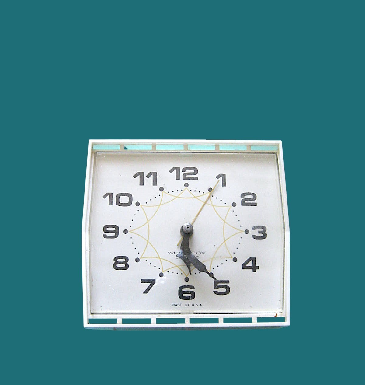 Off-White Westclox Vintage Kitchen Wall Clock; «Melody» Model; Works; Flaws