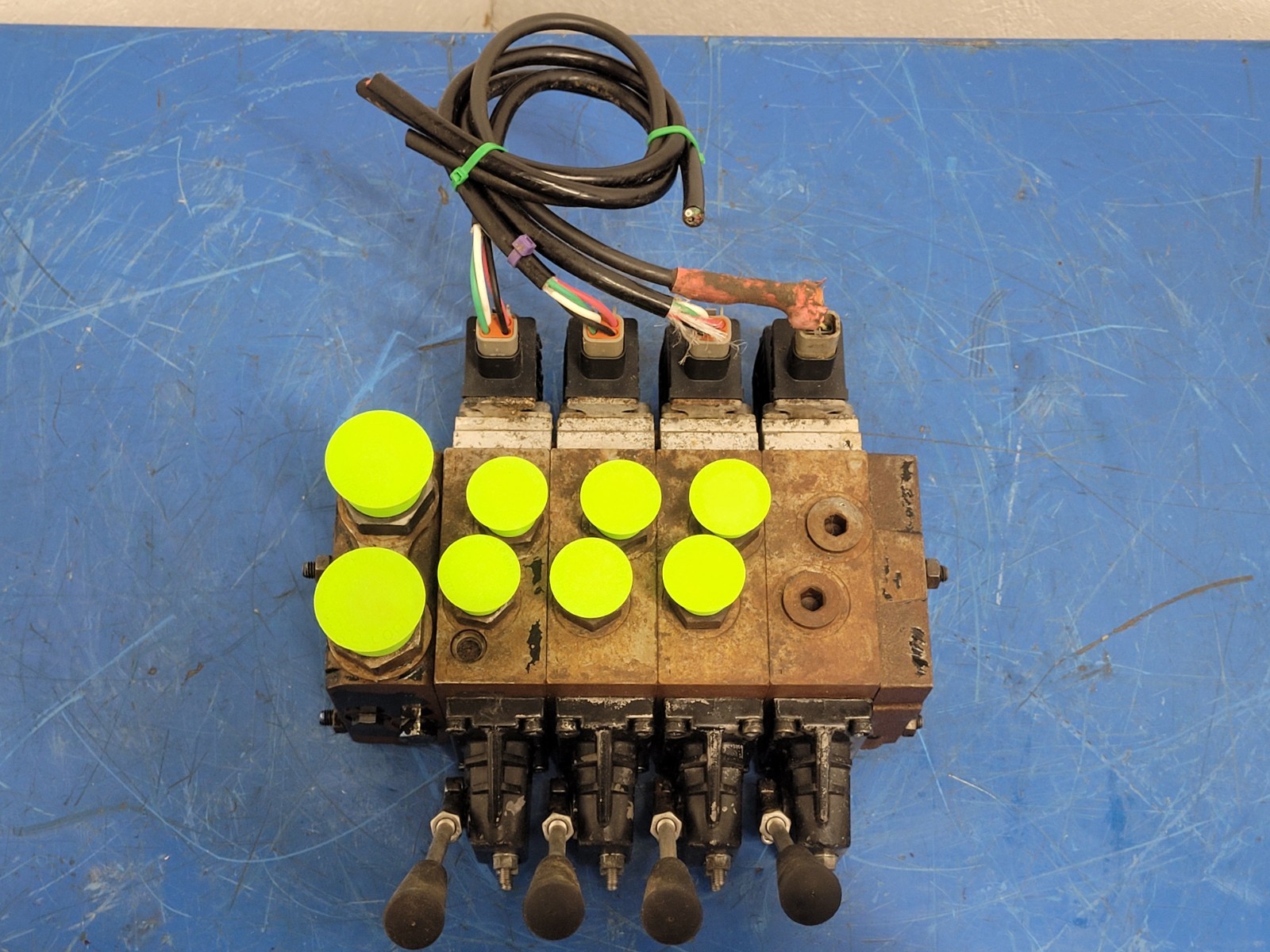 Danfoss PVG 32 4 x Proportional Hydraulic Valve Block 159B5171 Servo Valves