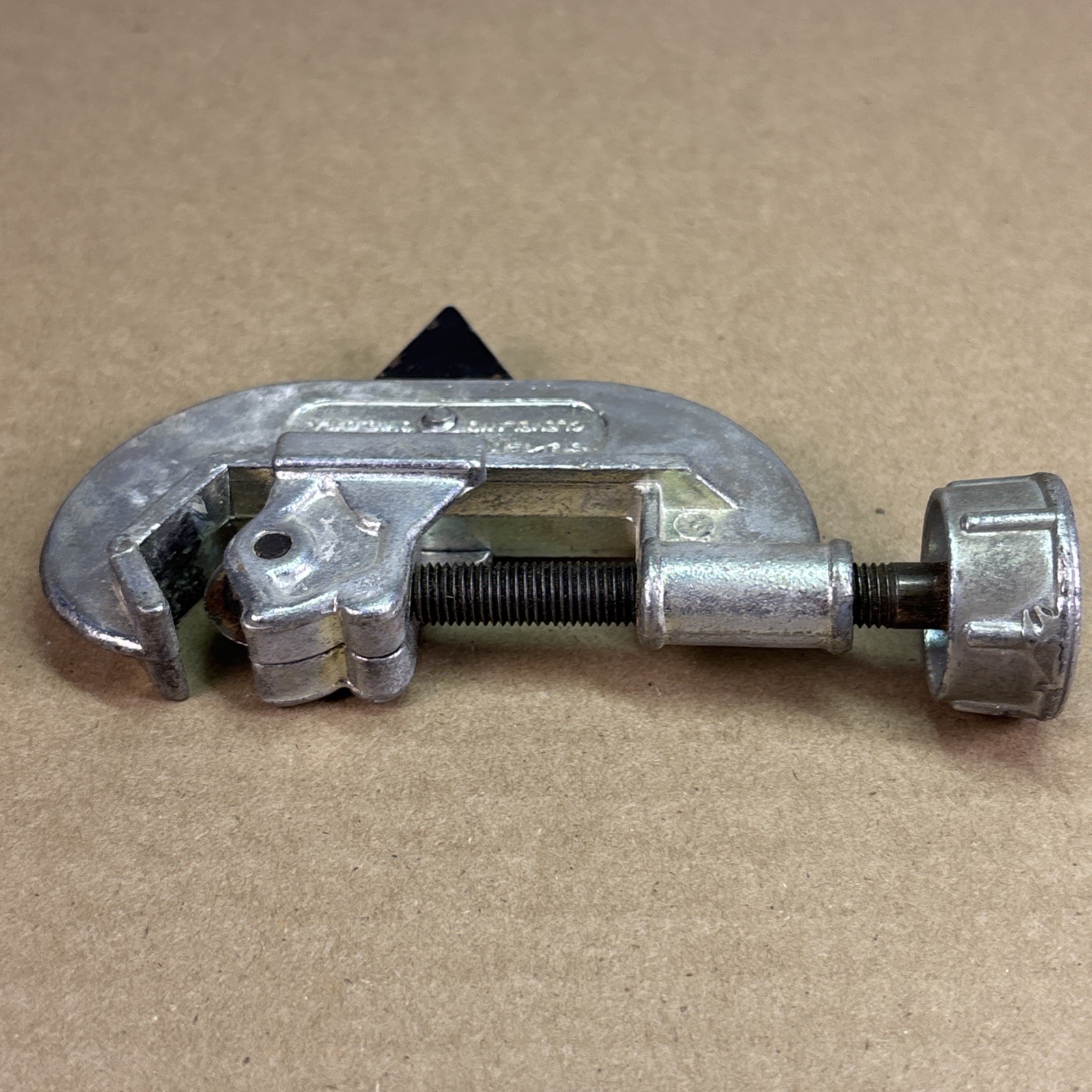 SUPERIOR TOOL Metal / PVC Tube Cutter 1/8″ To 1-1/8″ USA