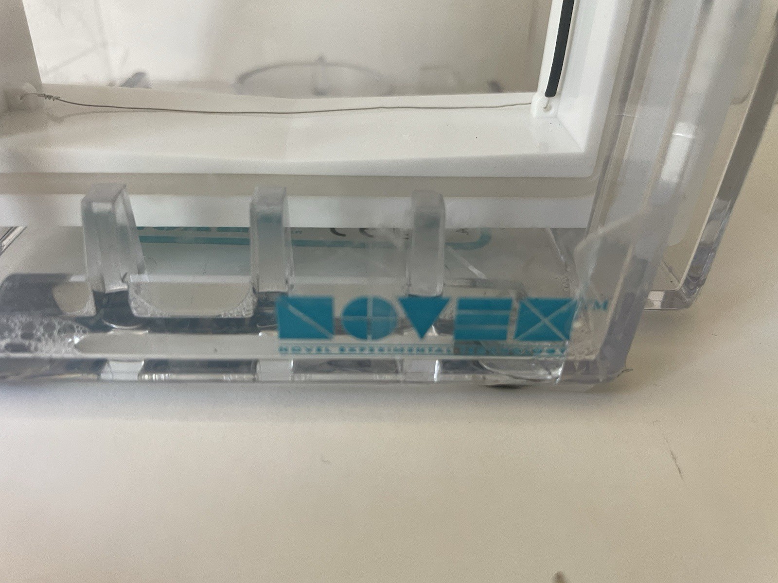 Novex EI9001-XCell II SureLock Electrophoresis Mini Cell MAX Power 50W USED