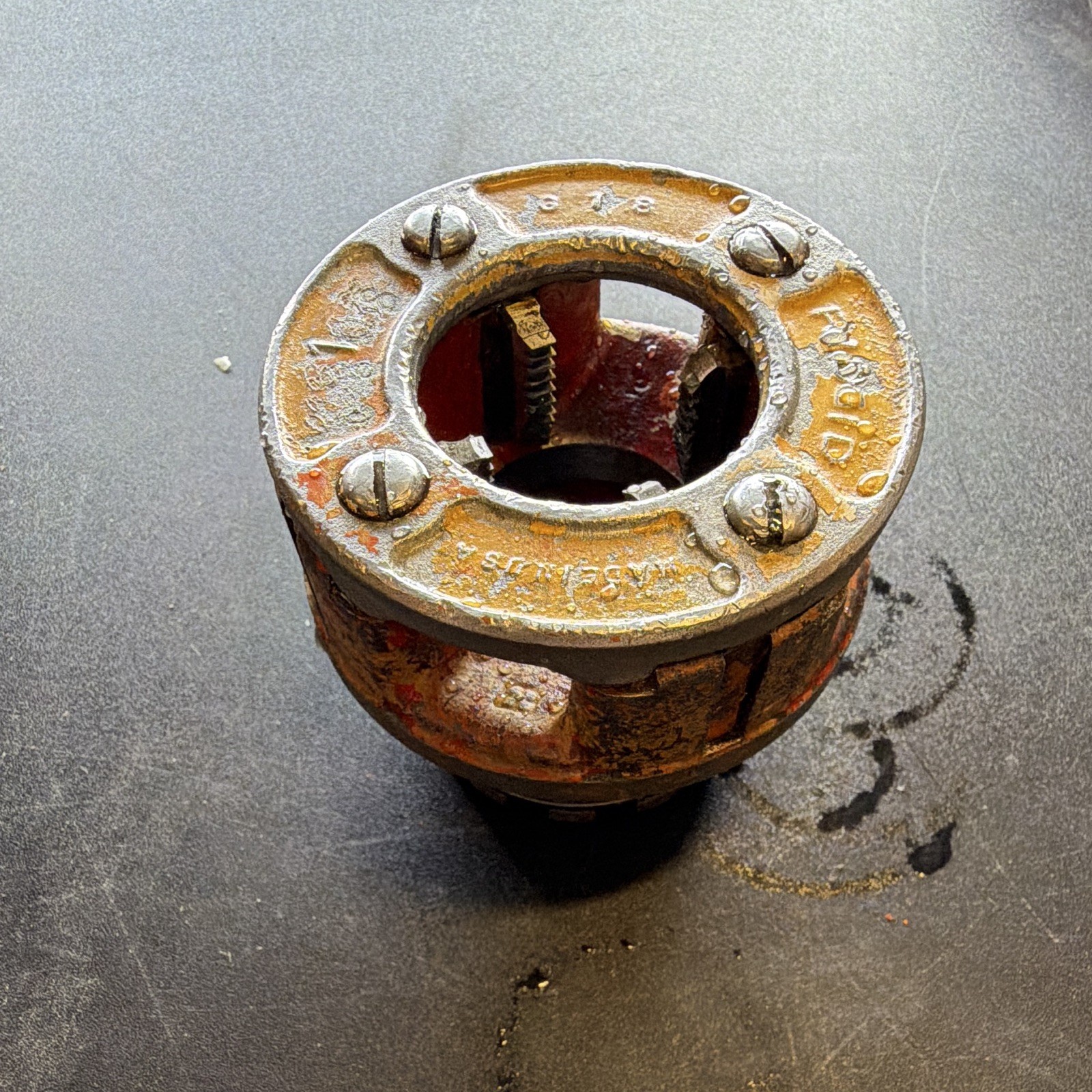 RIDGID 12-R Die Head Pipe Threader w/ Pipe Die 1/8 in NPT RH