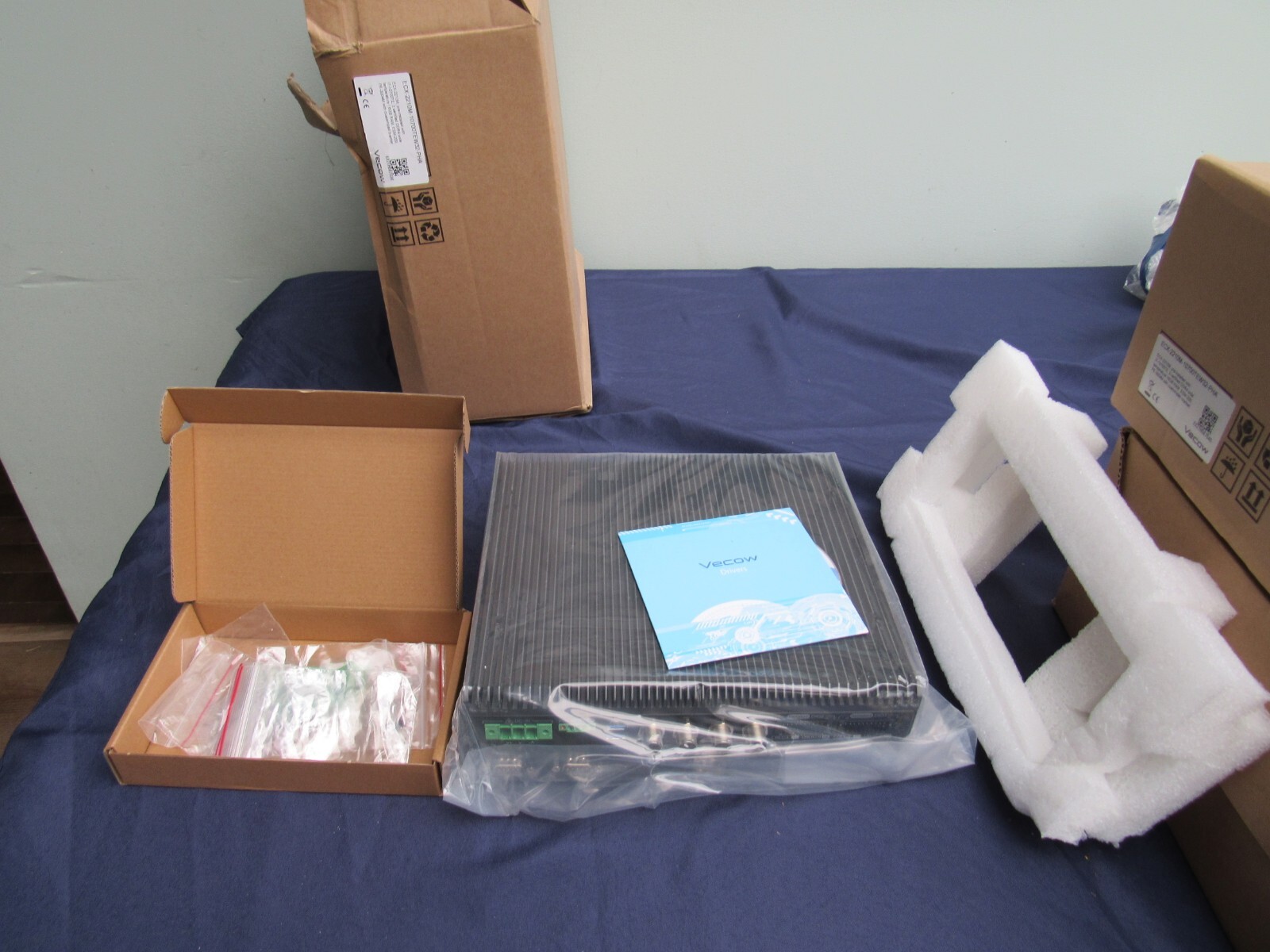 Vecow ECX-2210M-10700TEW32-PHA Core Processor – 16GB RAM, ESM-200,PE-3004M