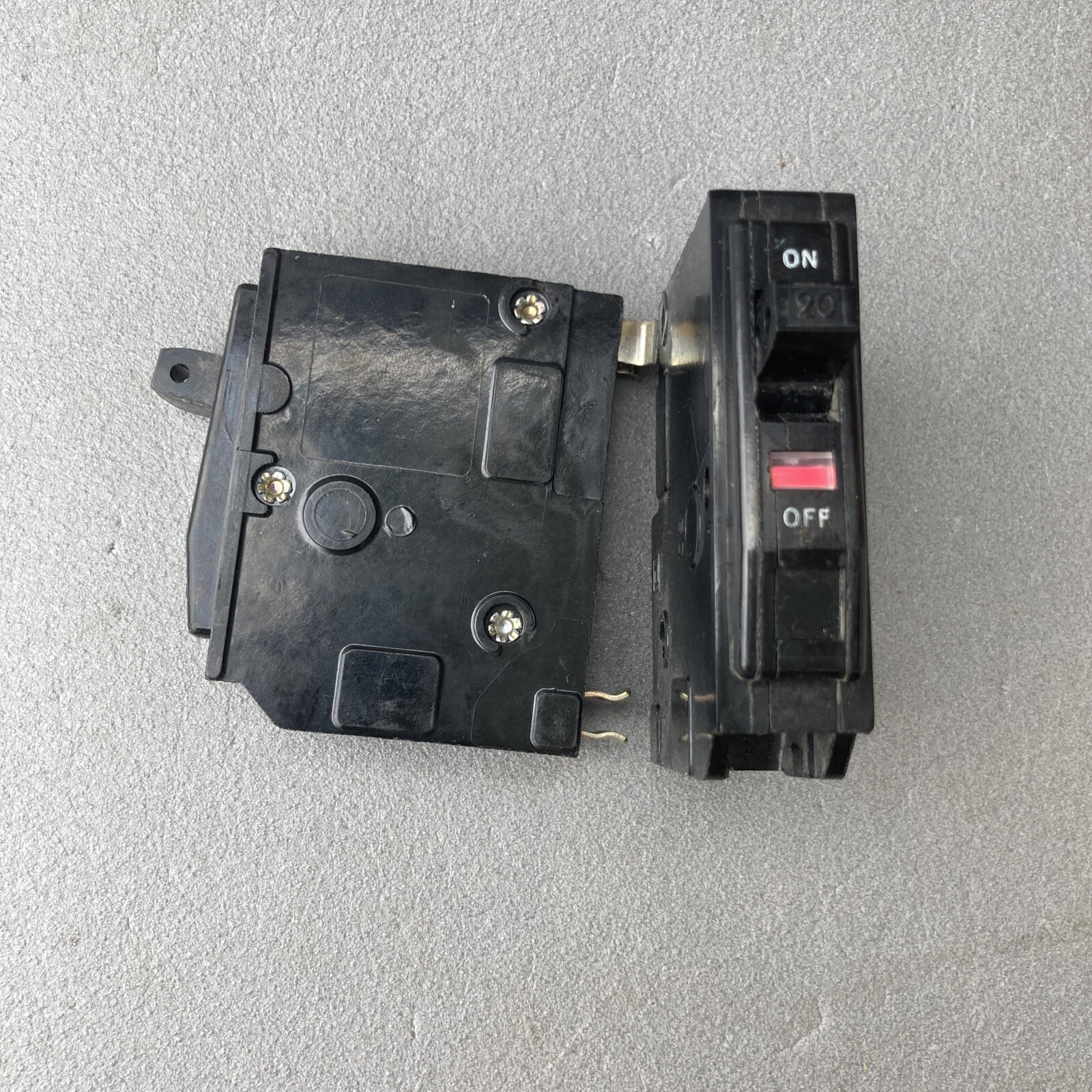 Lot of Two (2x) Square D QO120 20 Amp 1 Pole 120/240V QO black Trip Window