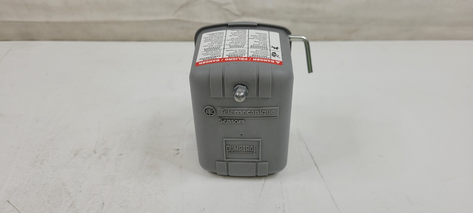 SQUARE D 9013FSG2J21M4 Pressure Switch Diaphragm 1/4” FNPS, DPST – NEW