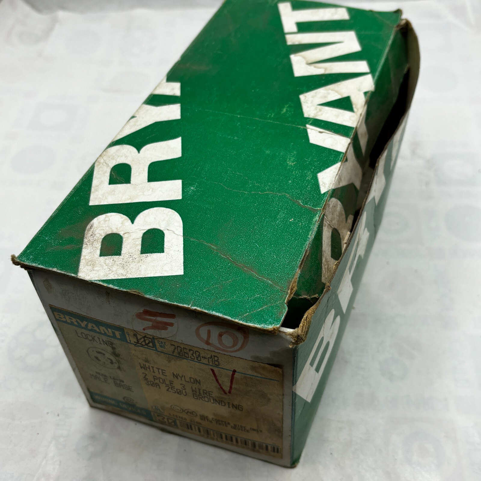 BRYANT 70630-MB Locking Male Base Plug Nylon 2 Pole 3 Wire 30A 250V L6-30 ⭐