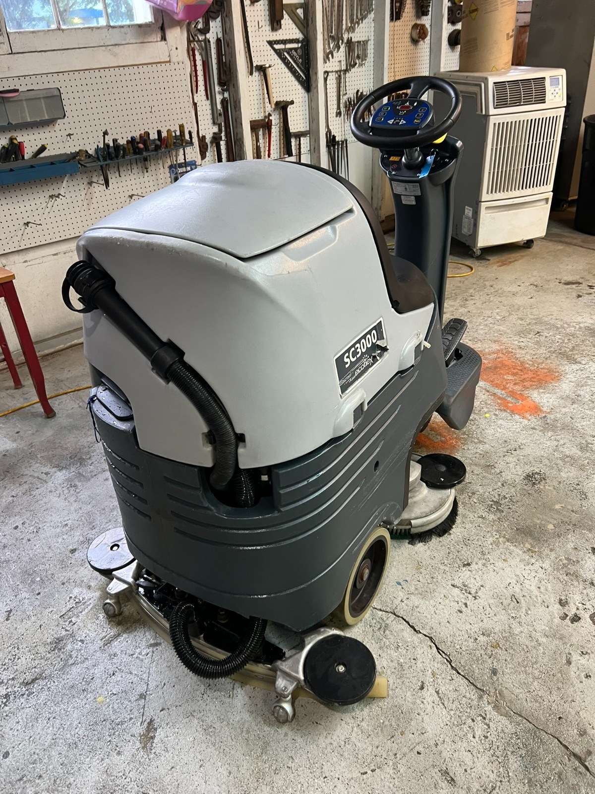 Advance SC3000 26D EcoFlex Ride-On Floor Scrubber