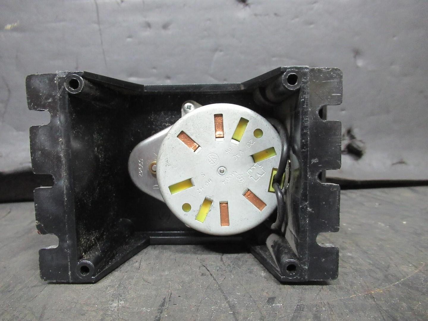 EAGLE SIGNAL TIME DELAY RELAY BRE9A6 0-30 MINUTES 120 VAC 10 AMP 1/3 HP