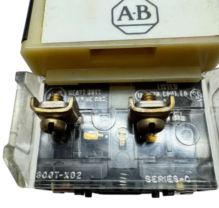 Allen-Bradley 800T-T2S Spring Return Toggle Switch 2-Position Series P, 800T-XD2