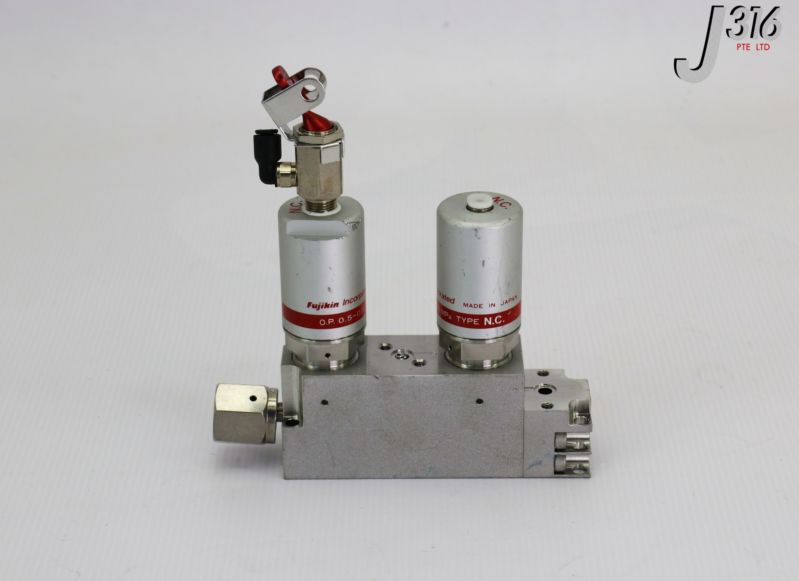 16960 FUJIKIN DIAPHRAGM BLOCK VALVES, TYPE N.C., O.P. 0.5~0.6MPA 477945