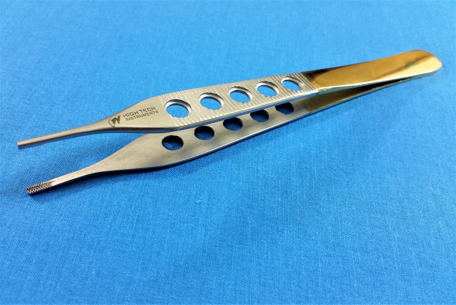 GOLD HANDLE O.R GRADE ADSON BROWN TISSUE FORCEPS 9X9T FENESTRATED HANDLE 4.75″