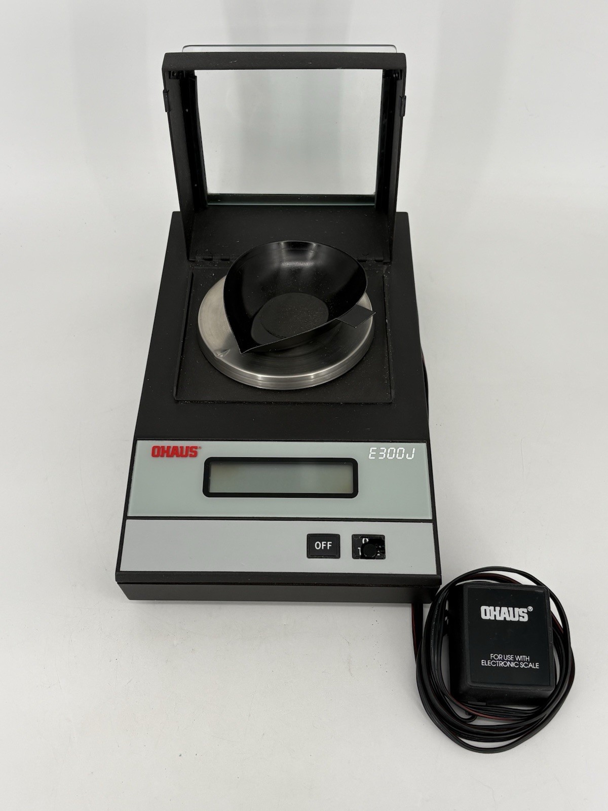 Ohaus Scale E300j – See Photos