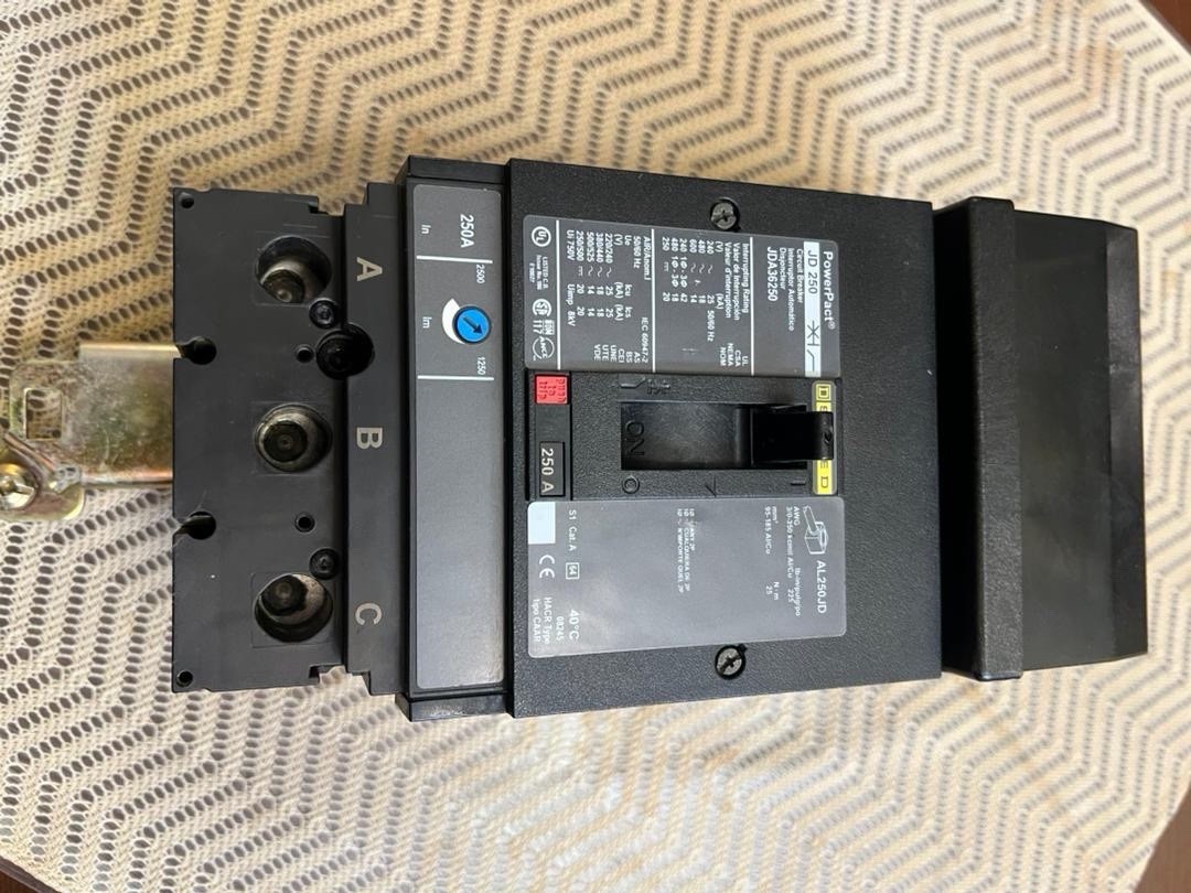 Square D JDA36250 250 A Molded Case Circuit Breaker