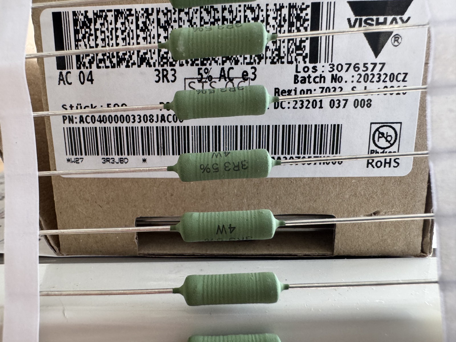 500 PCS AC04000003308JAC00 Vishay Metal Film Resistor 3.3 Ω 4W ±5% TCR ±50ppm