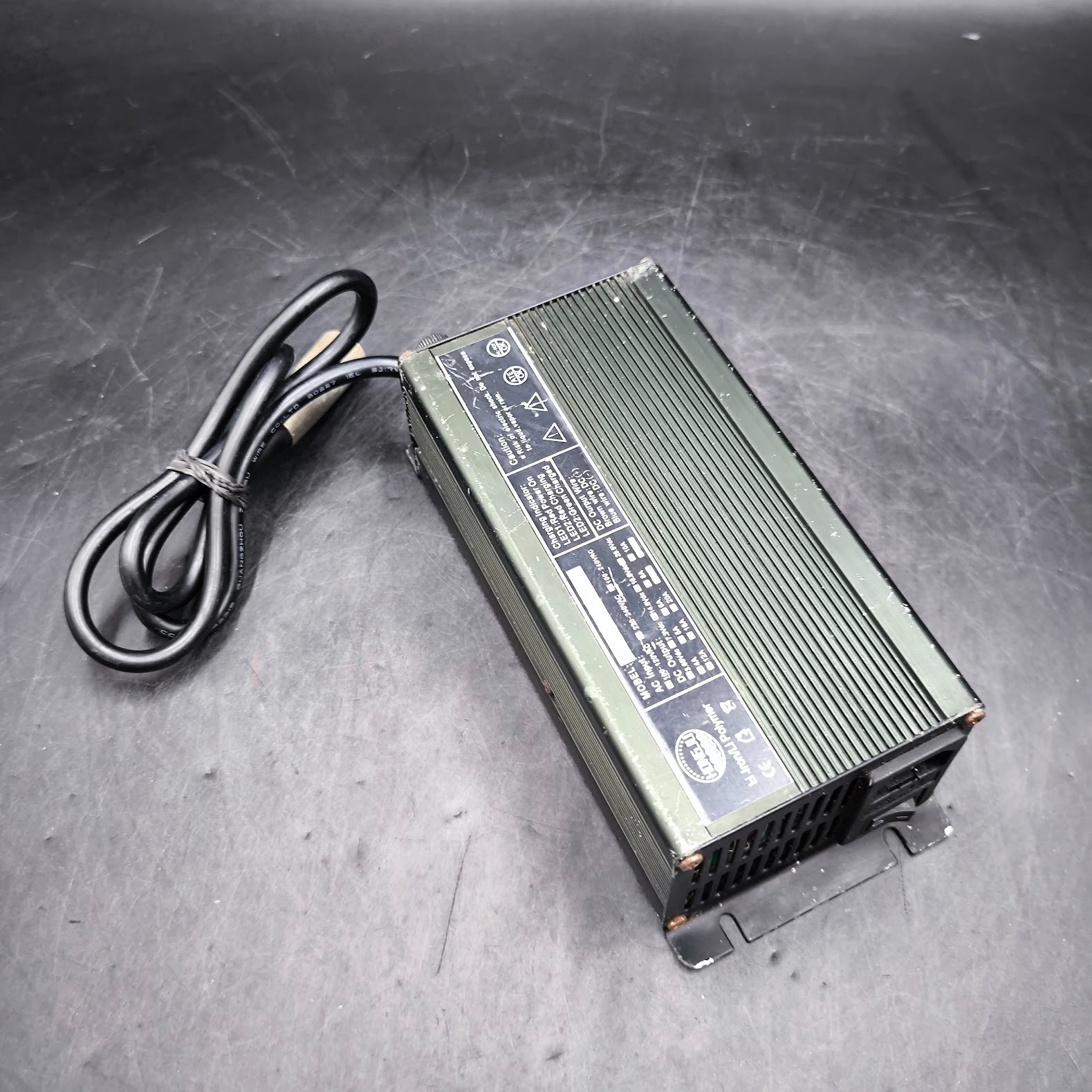 Hong Ju Li-ion/Li-Polymer Smart Charger 29.5V 10A Used Working