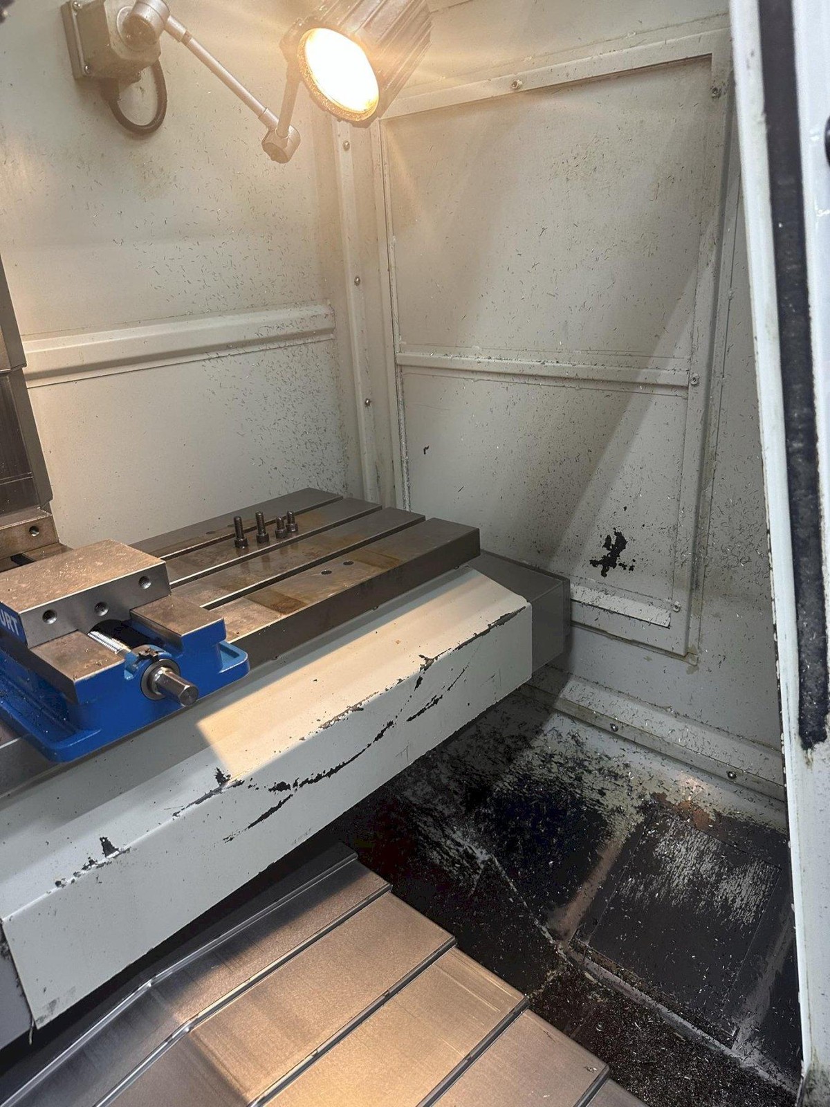 Hurco VM10 CNC Vert Mach Center, WinMax CNC, 30″ x 14″ tbl, X=26″, Y=16″, Z=20″