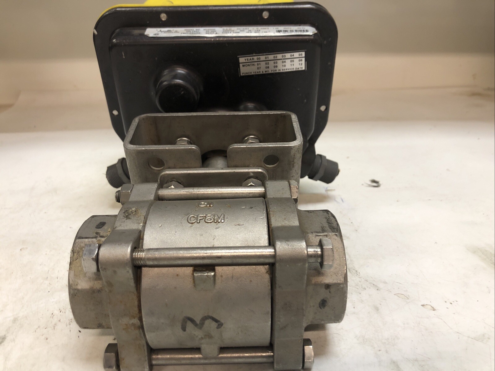 1 USED APOLLO ACTUATOR AE40010, 24VDC NEMA 4,TORQUE 400 IN-LBS, 1.38 AMPS