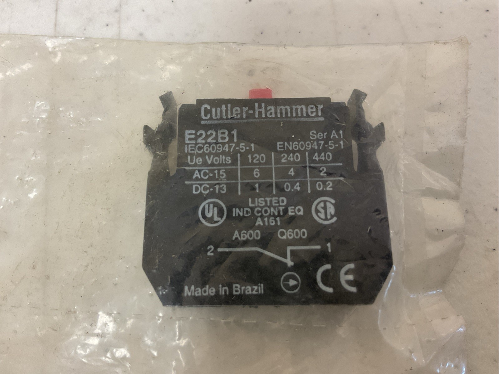 NEW EATON CUTLER-HAMMER E22B1 CONTACT BLOCK, FREE SHIPPING