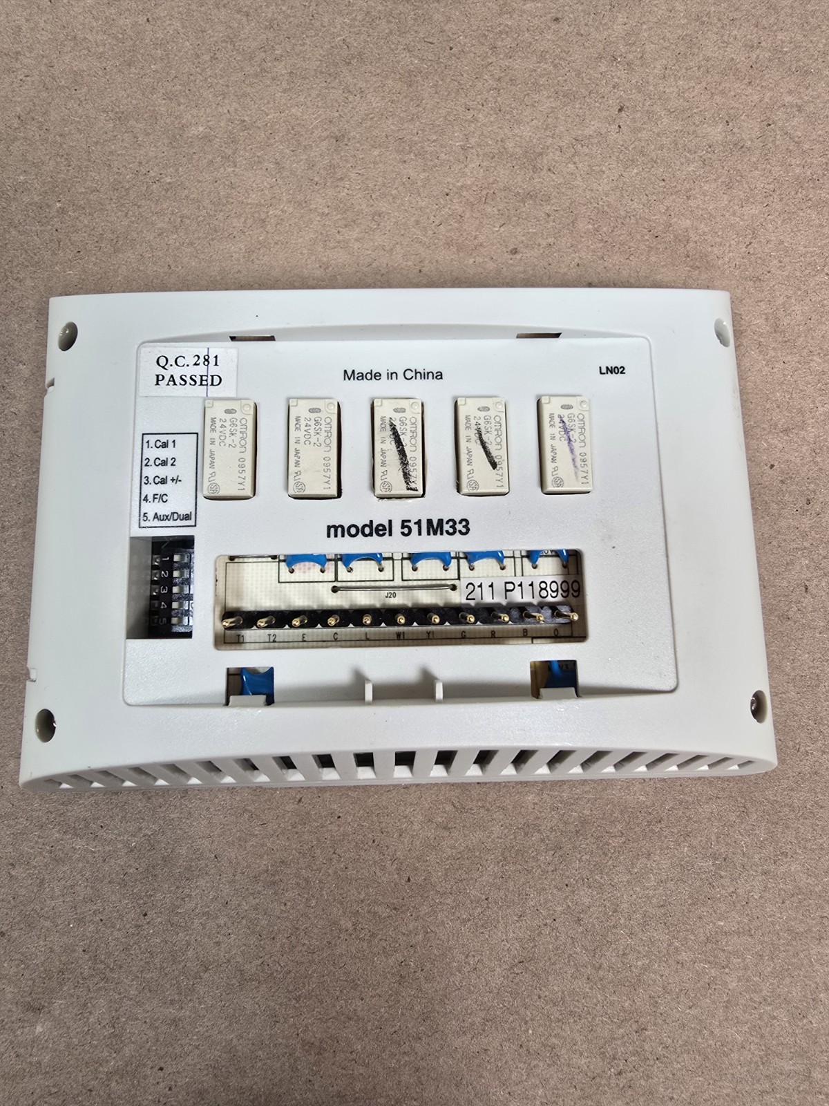 LENNOX 51M33 NON-PROGRAMMABLE, HEAT PUMP, 2H/1C, THERMOSTAT White Pre-owned