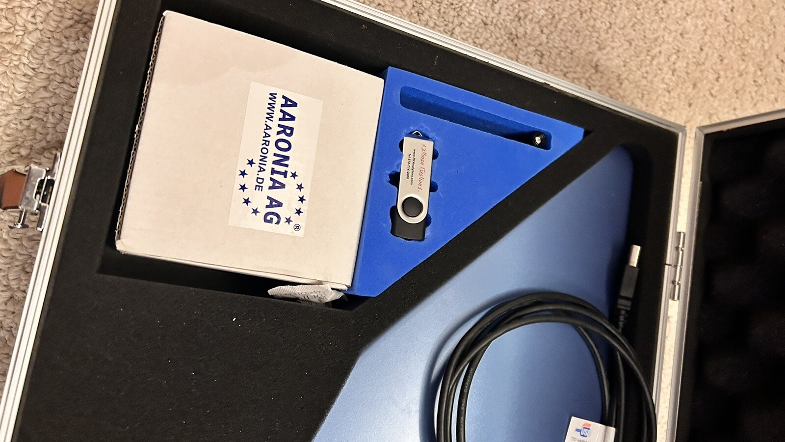 Aaronia AG RF Spectrum Analyzer (HF 6060 w/ Hyperlog 7060Antenna)