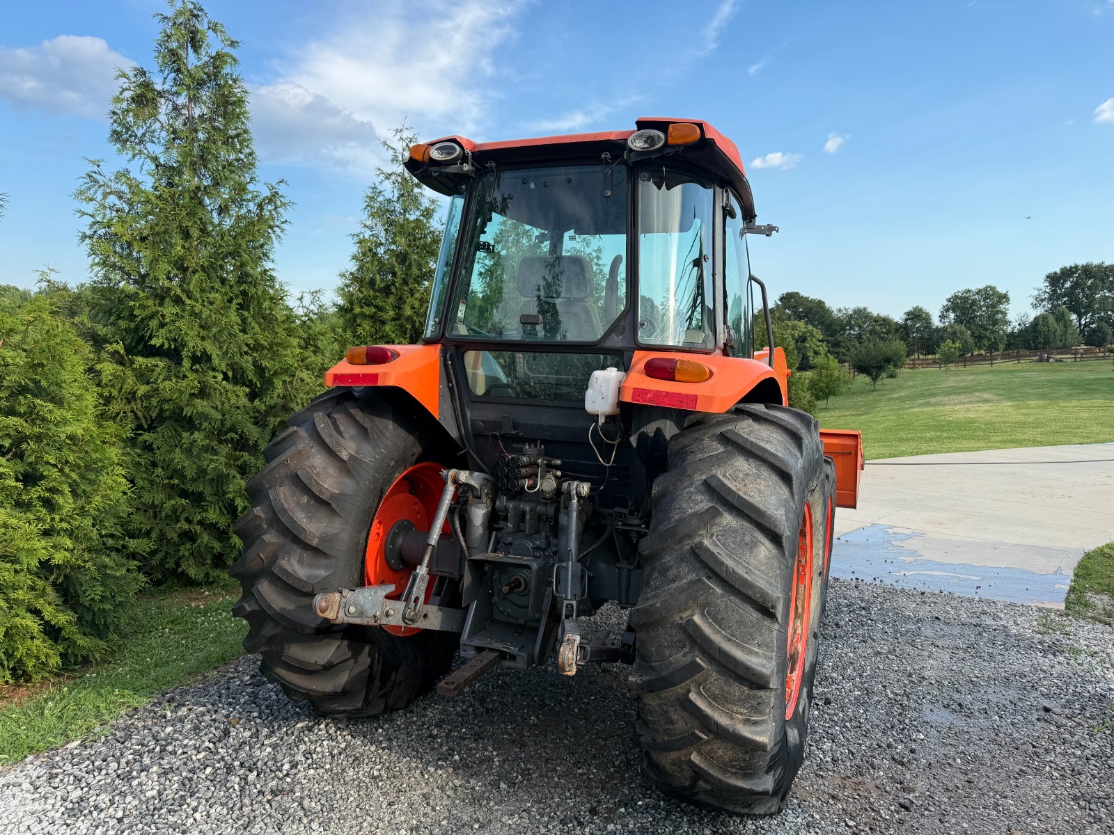 2016 KUBOTA M8560D TRACTOR WITH LOADER – A/C CAB – 4X4 – ONLY 2,763HOURS!! 85 HP