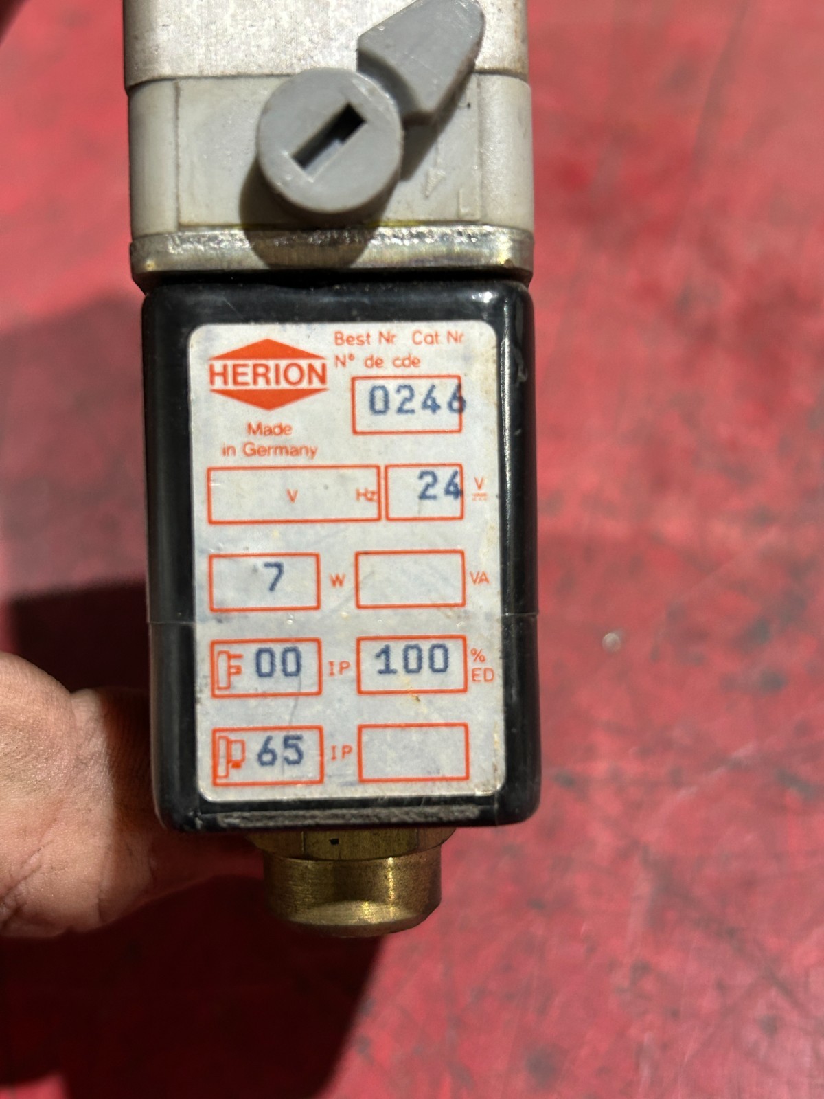NEW HERION SOLENOID VALVE 80-207-50 25-150 PSI 0246