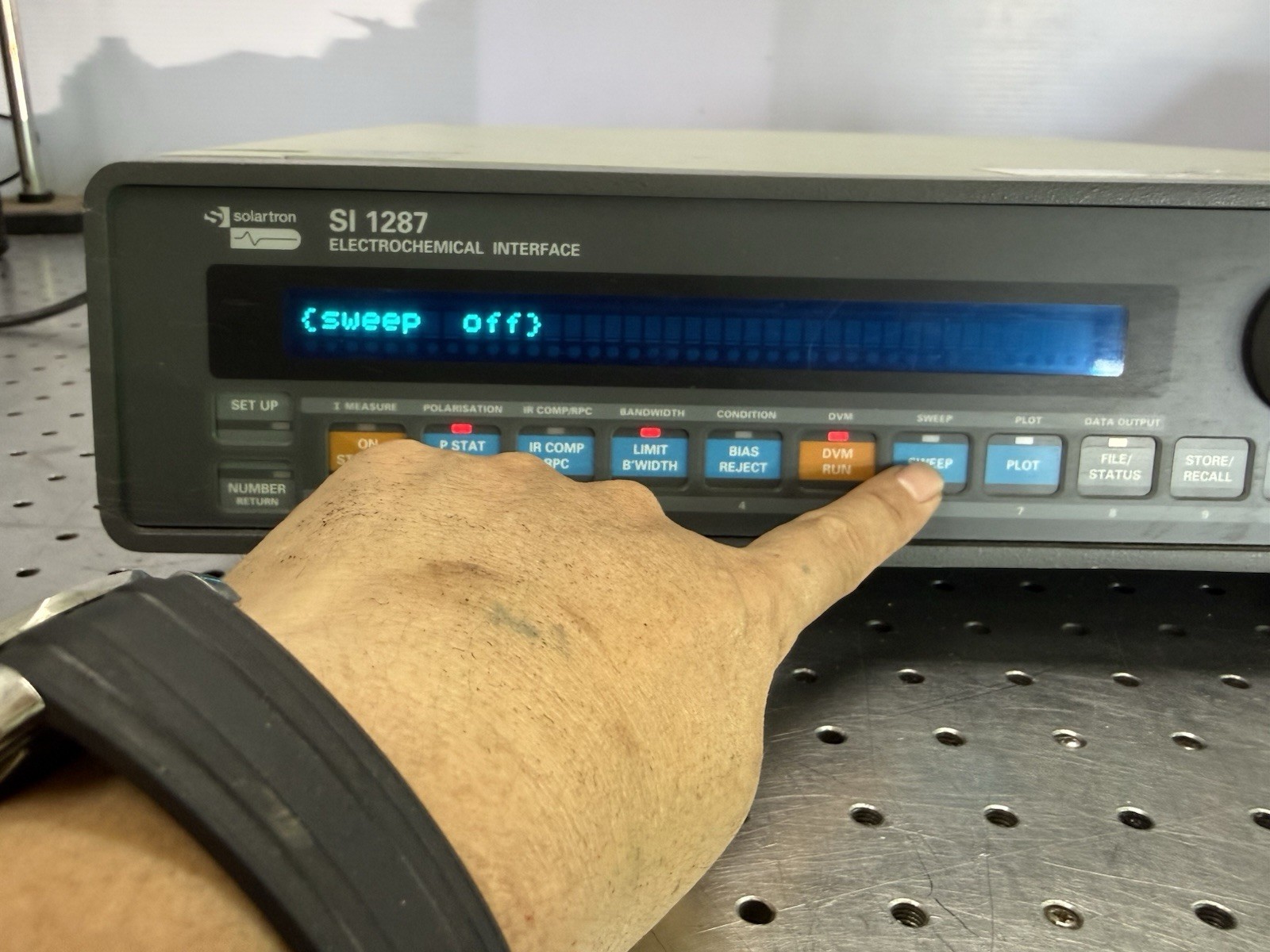 Solartron SI 1287 Electrochemical Interface Potentiostat Powers On As-Is