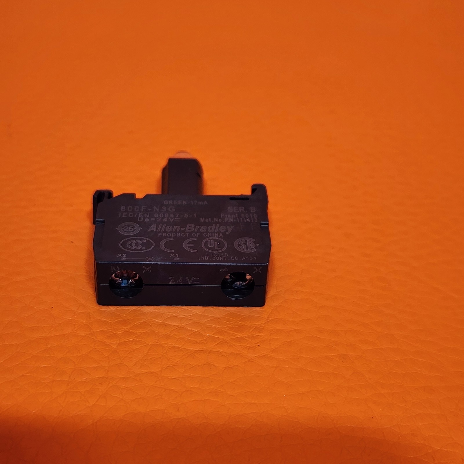 Allen Bradley 800F-N3G Green LED 22mm Light Module Latch Mount 24V AC or DC