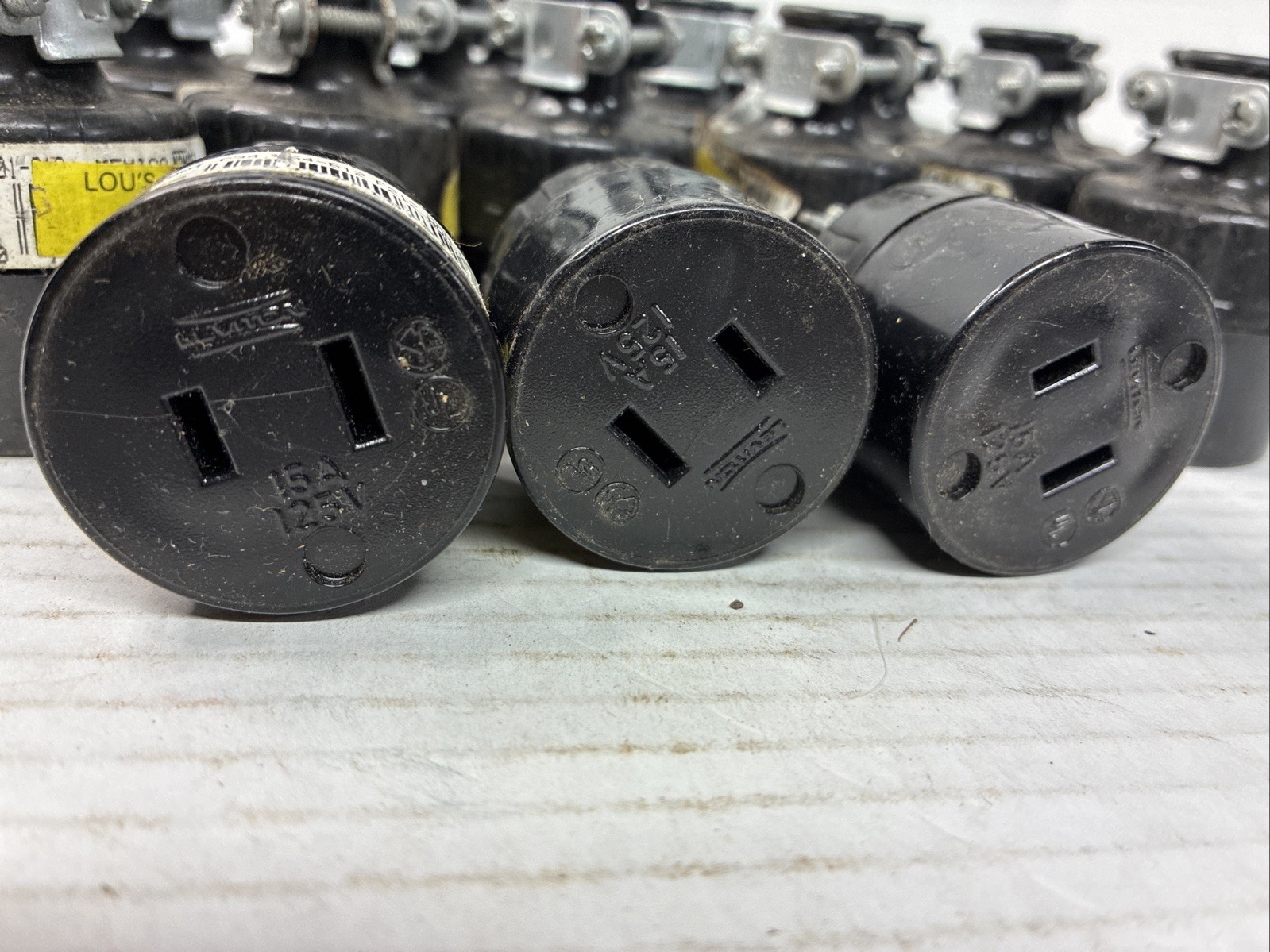 Lot Of 25 Leviton 15A 125V 2-Wire 2-Pole Round Electrical Cord Connectors NOS