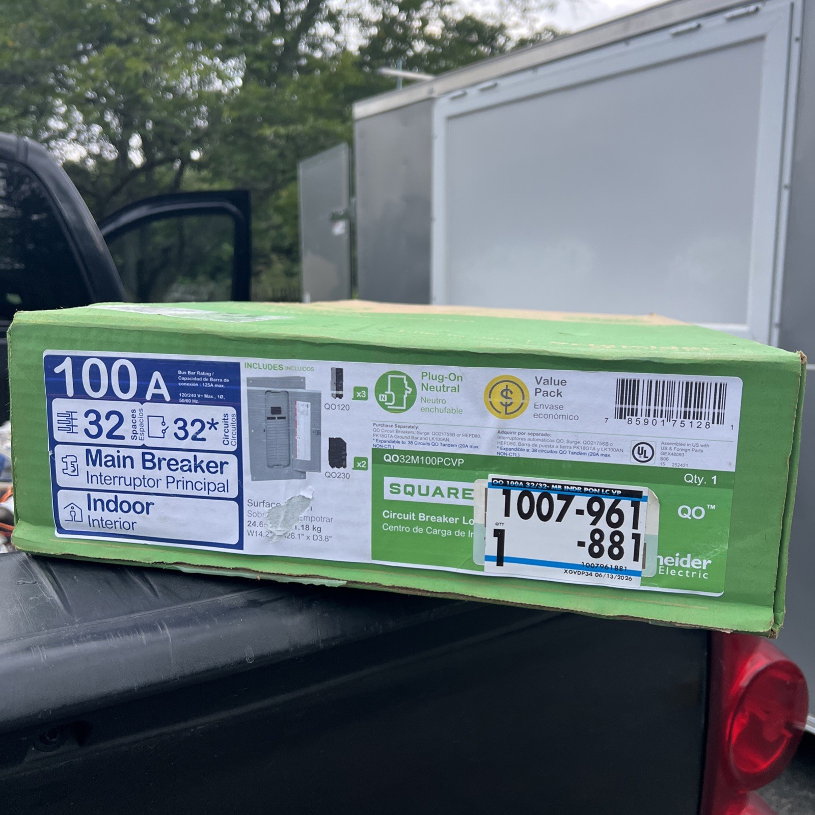 Main Breaker Plug-On Neutral Load Center QO 100 Amp 32-Space 32-Circuit Indoor