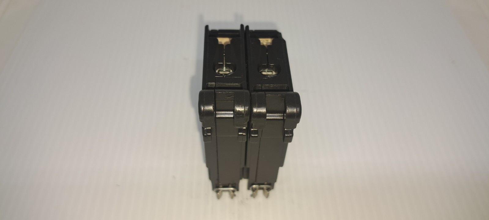 Cutler Hammer EATON CH230 2 Pole 30 Amp 120/240V Circuit Breaker Flaw