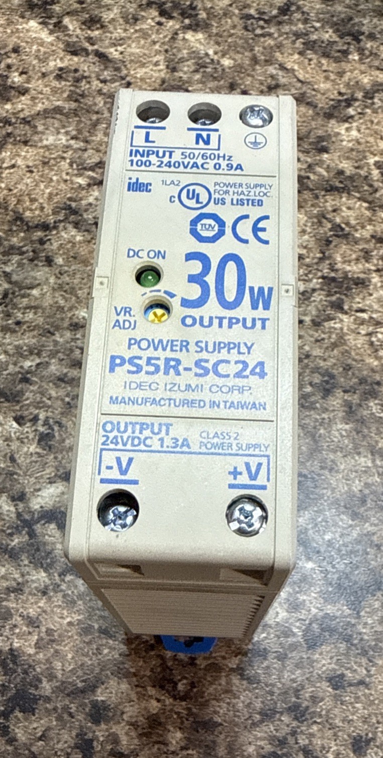 Idec PS5R-SC24 Power Supply, Input: 100-240VAC 0.9A, Output: 24VDC 1.3A 30W
