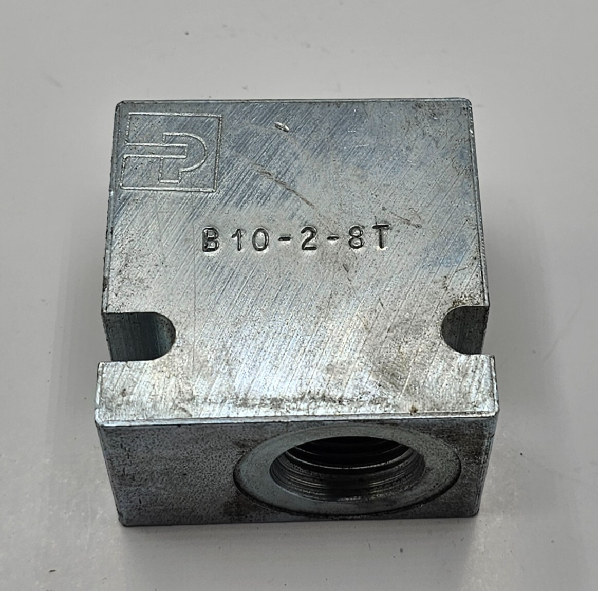 PARKER B10-2-8T Valve Base,3/4-16 SAE,Steel,10-2 Cavity 4DMK6