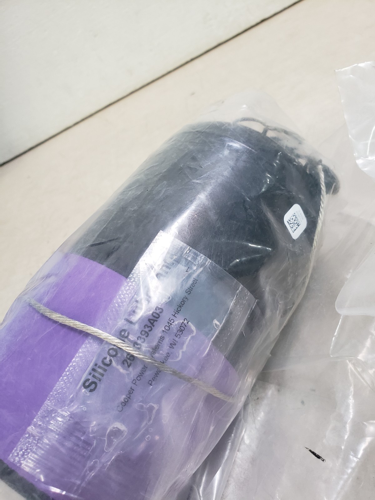 Eaton LPC235: Insulated Protective Cap With Drain Wire 35kV 200 Amp