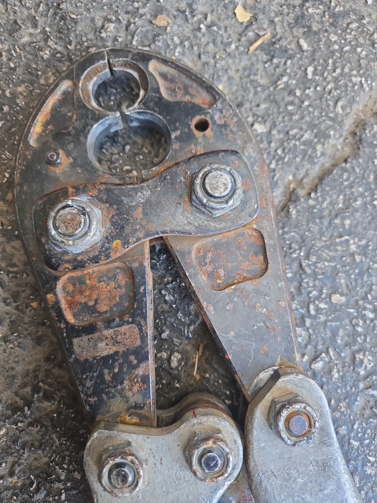 PRE-OWNED SLINGCO MODEL #D3 MANUAL CRIMPER FIBERGLASS HANDLE. GOOD WORKING COND.