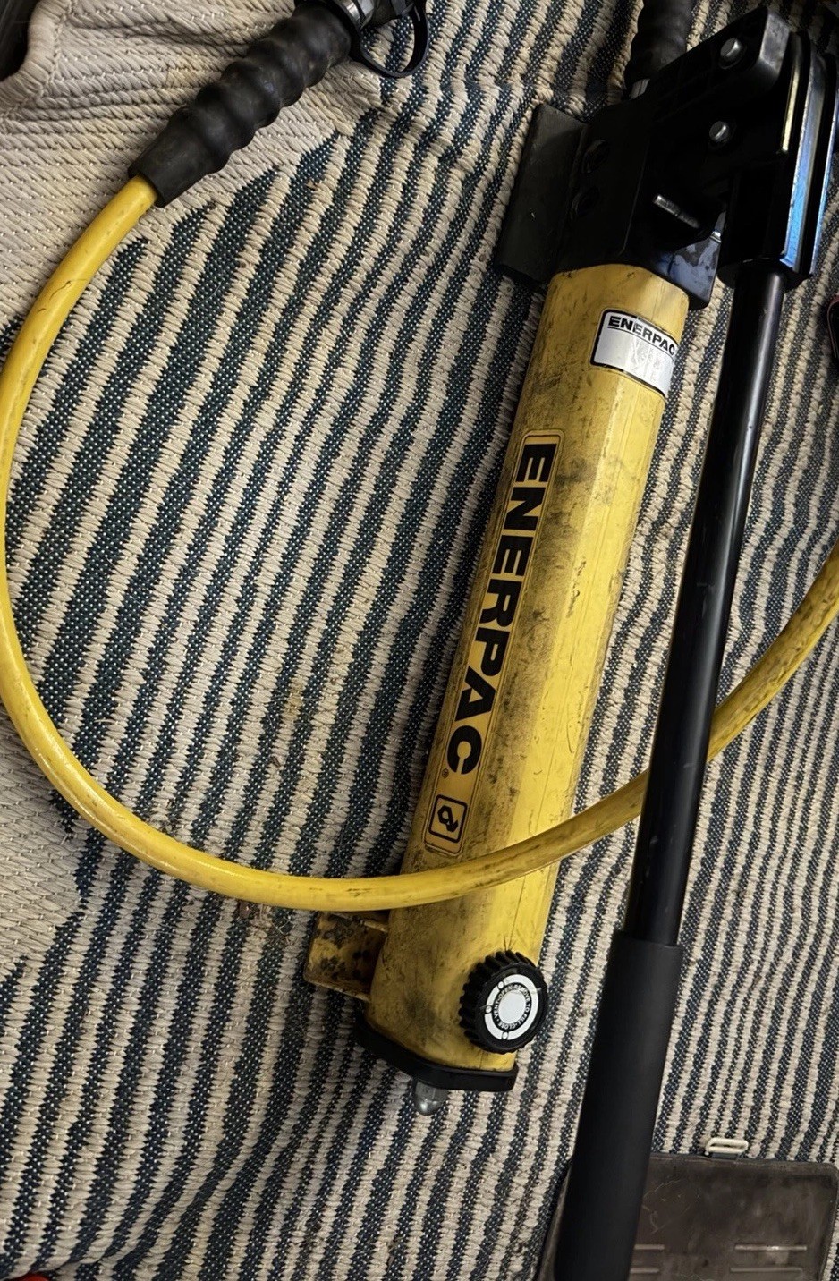 Enerpac Manual Hydraulic Hand Pump w/ Hose & Lever, Manual Power Source