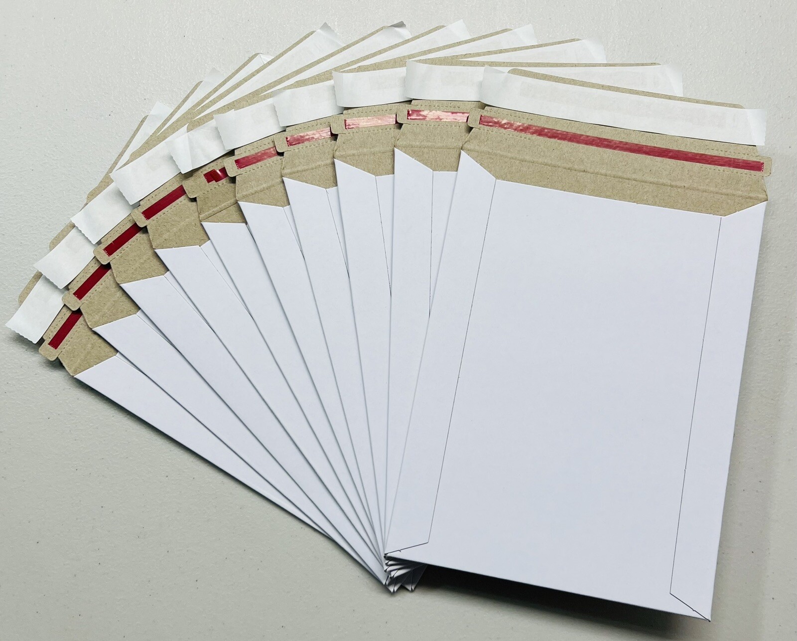 10 WHITE XTRA RIGID 6X8 CARDBOARD STAY FLAT MAILER’s 550 GSM SELF SEAL EASY-OPEN