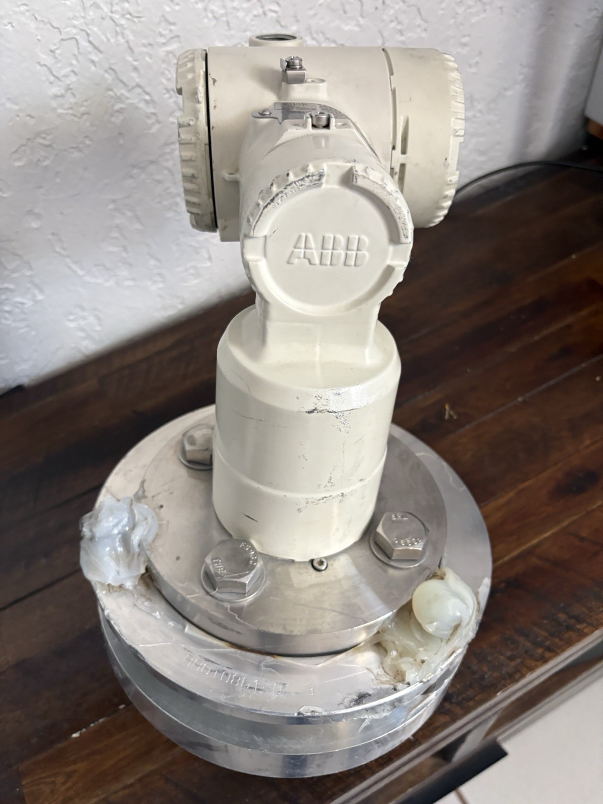 New! ABB LLT100-AIBH10L5 Laser Level Transmitter 4-20 mA HART HALAR Coated