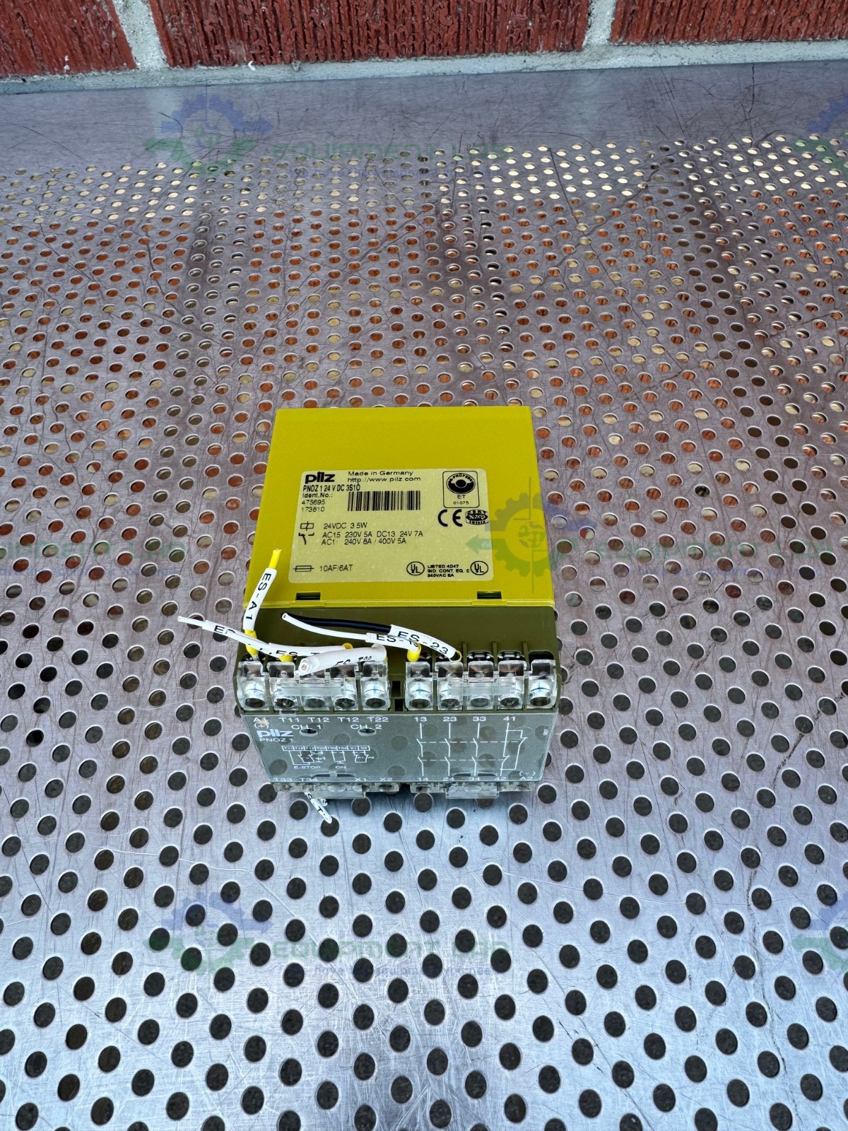 Pilz PNOZ 1 3S1O 475695 Safety Relay 3.5 W, 24V DC