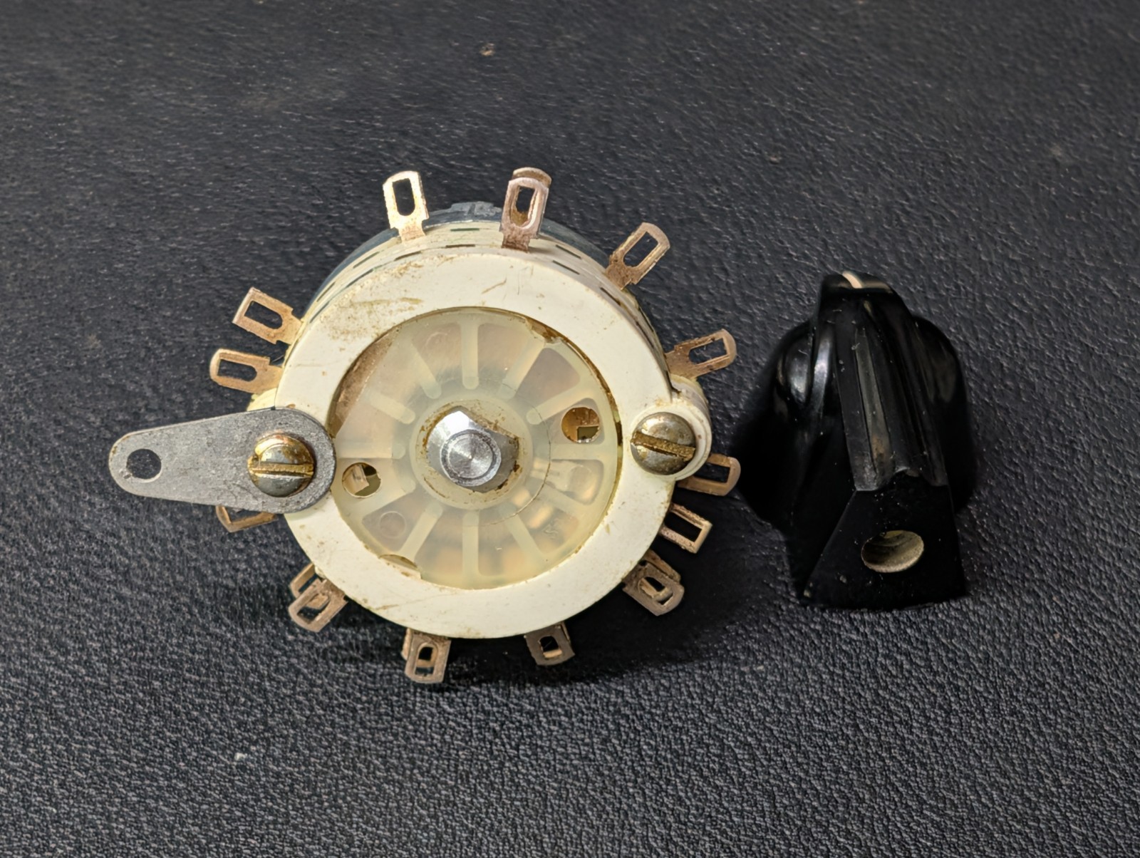 Vintage CTS Rotary Switch 5 Position Off 1978 Selector Part 70-477 with Knob