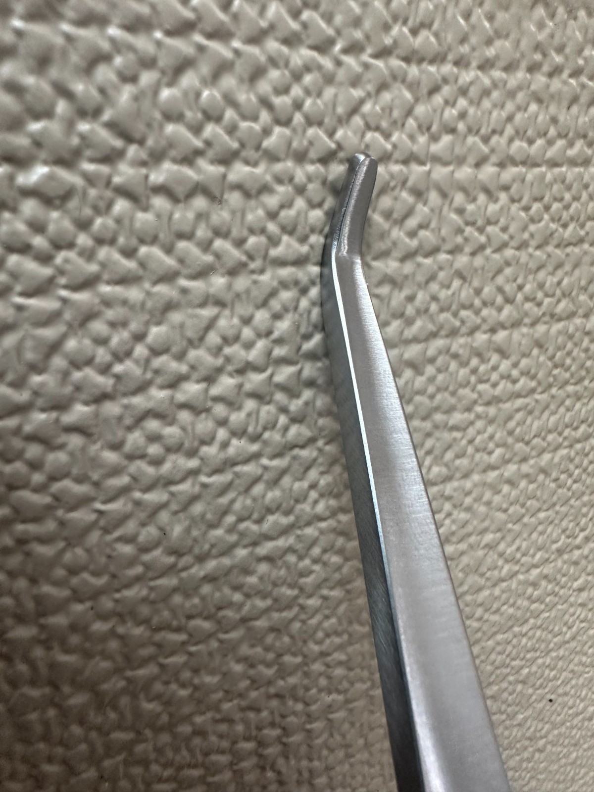 WM7864443–HOHMANN KNEE RETRACTOR MEDIUM 45 ANGLED Overall Length: 9.125″